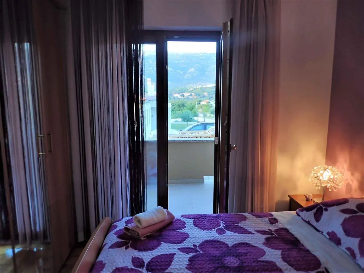 Apartment In Jasenice 35406 Chorvatsko